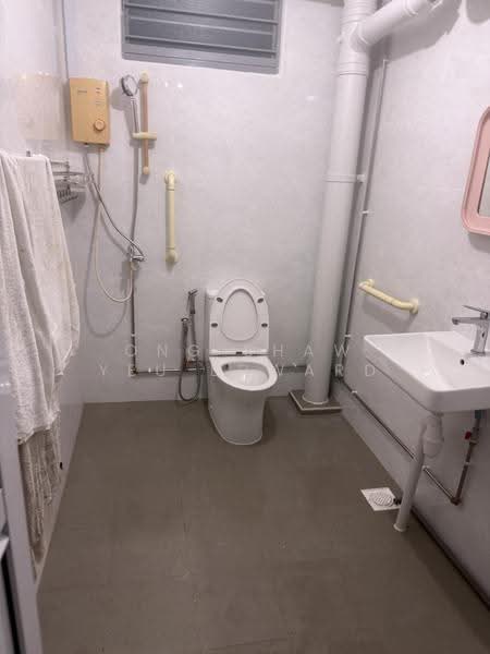 80 Lorong 4 Toa Payoh, 80 Lorong 4 Toa Payoh, Balestier / Toa Payoh, Room Rental, 200 sqft, HDB Flat For Rent, by Ong Shaw Yeu Edward, 500281504 - Bathroom - PropertyGuru.com.sg