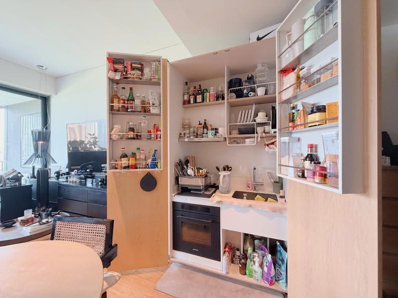 OUE Twin Peaks, 33 Leonie Hill Road, Orchard / River Valley, 1 Bedroom, 570 sqft, Condominium For Rent, by Alexis Quek, 500281515 - Kitchen - PropertyGuru.com.sg