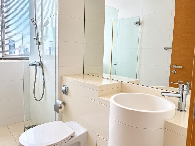 Twin Regency, 26 Kim Tian Road, Alexandra / Commonwealth, 2 Bedrooms, 980 sqft, Condominium For Sale, by Rowanne Foong 冯瑞芬, 500281516 - Bathroom - PropertyGuru.com.sg