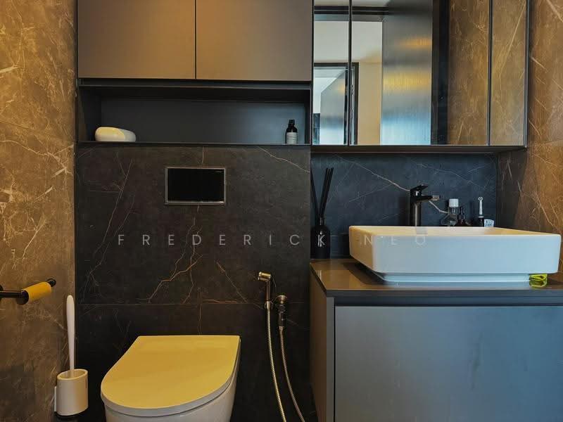 Irwell Hill Residences, 6 Irwell Hill, Orchard / River Valley, 2 Bedrooms, 614 sqft, Condominium For Sale, by Frederick Neo, 500281533 - Bathroom - PropertyGuru.com.sg