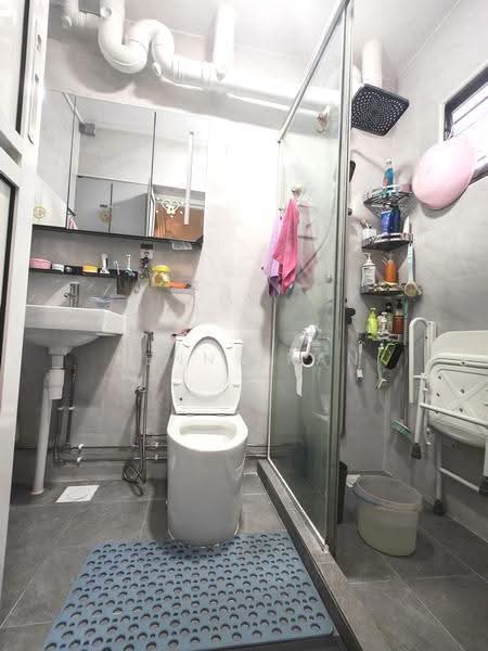 230 Compassvale Walk, 230 Compassvale Walk, Hougang / Punggol / Sengkang, 3 Bedrooms, 1,087 sqft, HDB Flat For Sale, by Kenny Kan, 500281547 - Bathroom - PropertyGuru.com.sg