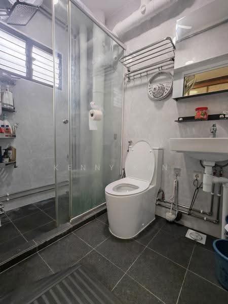 230 Compassvale Walk, 230 Compassvale Walk, Hougang / Punggol / Sengkang, 3 Bedrooms, 1,087 sqft, HDB Flat For Sale, by Kenny Kan, 500281547 - Bathroom - PropertyGuru.com.sg