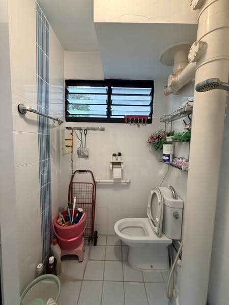 151 Ang Mo Kio Avenue 5, 151 Ang Mo Kio Avenue 5, Ang Mo Kio / Bishan / Thomson, 2 Bedrooms, 732 sqft, HDB Flat For Sale, by Maggie Cheang 郑美琪, 500281549 - Bathroom - PropertyGuru.com.sg