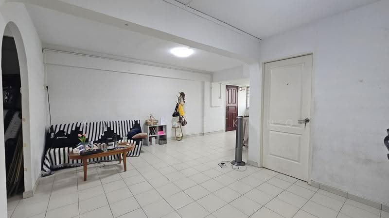 741 Yishun Avenue 5, 741 Yishun Avenue 5, Sembawang / Yishun, 2 Bedrooms, 882 sqft, HDB Flat For Rent, by Klein Ng Keng Fang, 500281565 - Living Room - PropertyGuru.com.sg