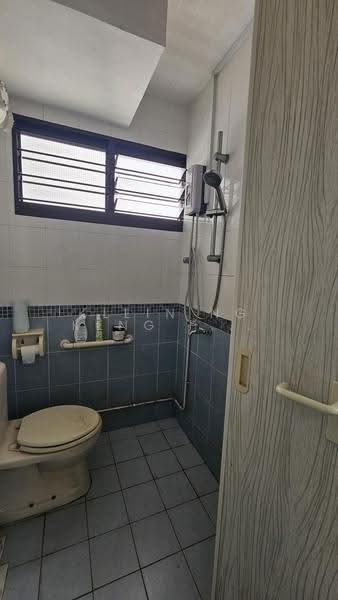 741 Yishun Avenue 5, 741 Yishun Avenue 5, Sembawang / Yishun, 2 Bedrooms, 882 sqft, HDB Flat For Rent, by Klein Ng Keng Fang, 500281565 - Bathroom - PropertyGuru.com.sg