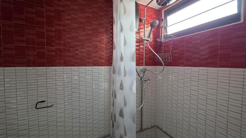 9 Selegie Road, 9 Selegie Road, Beach Road / Bugis / Rochor, 1 Bedroom, 56 sqft, HDB Flat For Rent, by Tan Tien An (陈天安), 500281583 - Master Bathroom - PropertyGuru.com.sg
