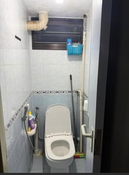 126 Lorong 1 Toa Payoh, 126 Lorong 1 Toa Payoh, Balestier / Toa Payoh, 2 Bedrooms, 721 sqft, HDB Flat For Sale, by Yeo Tong Boon, 500281588 - Bathroom - PropertyGuru.com.sg