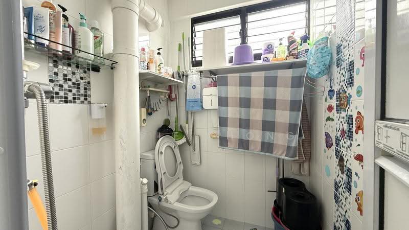 413 Hougang Avenue 10, 413 Hougang Avenue 10, Hougang / Punggol / Sengkang, Room Rental, 200 sqft, HDB Flat For Rent, by Jovie Chong, 500281593 - Bathroom - PropertyGuru.com.sg