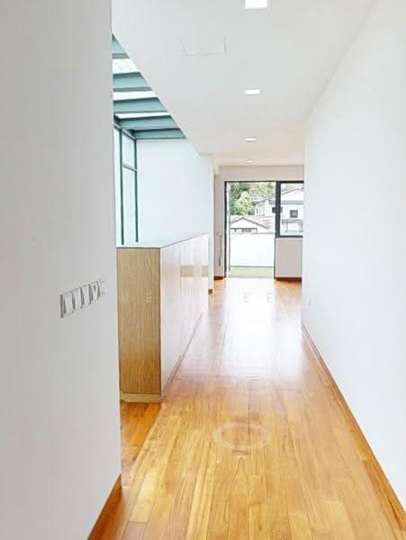 Beautiful Modern 3 Storey Detached with Home Lift ︎⁠, Namly Avenue / Sixth Avenue, Tanglin / Holland / Bukit Timah, 5 Bedrooms, 6,460 sqft, Detached House For Rent, by Ken Wee, 500281611 - Corridor - PropertyGuru.com.sg
