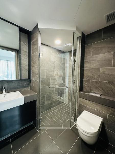 Affinity At Serangoon, 20 Serangoon North Avenue 1, Hougang / Punggol / Sengkang, 2 Bedrooms, 775 sqft, Condominium For Sale, by Chris Zhuo, 500281619 - Bathroom - PropertyGuru.com.sg