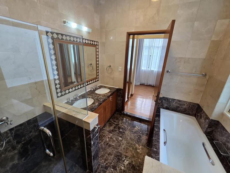 University Park, University Walk, Newton / Novena, 4 Bedrooms, 3,094 sqft, Semi-Detached House For Rent, by Alice Teo, 500281620 - Bathroom - PropertyGuru.com.sg