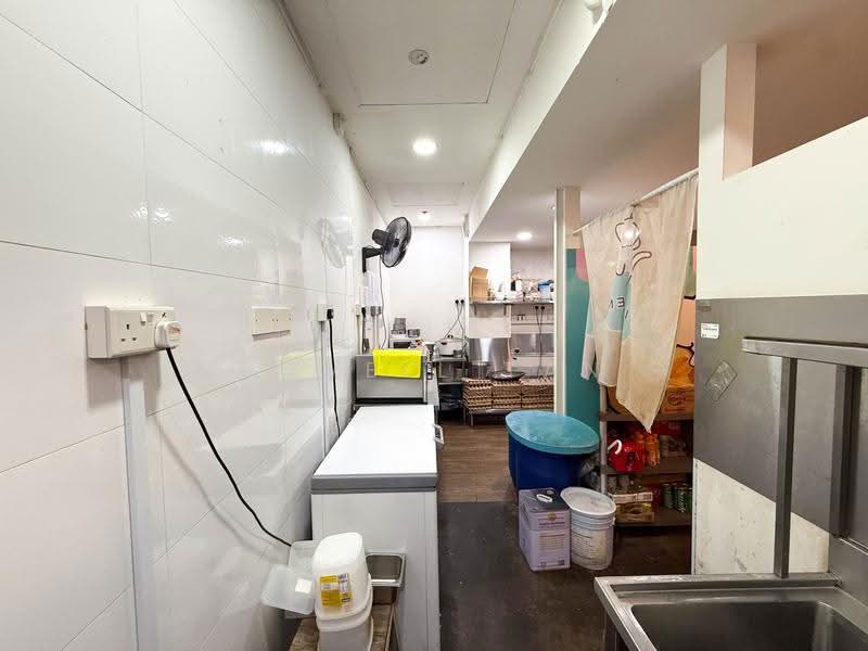 The Bencoolen, 180A Bencoolen Street, Beach Road / Bugis / Rochor, 800 sqft, Mall Shop For Rent, by Novell Tan, 500281645 - Kitchen - CommercialGuru.com.sg