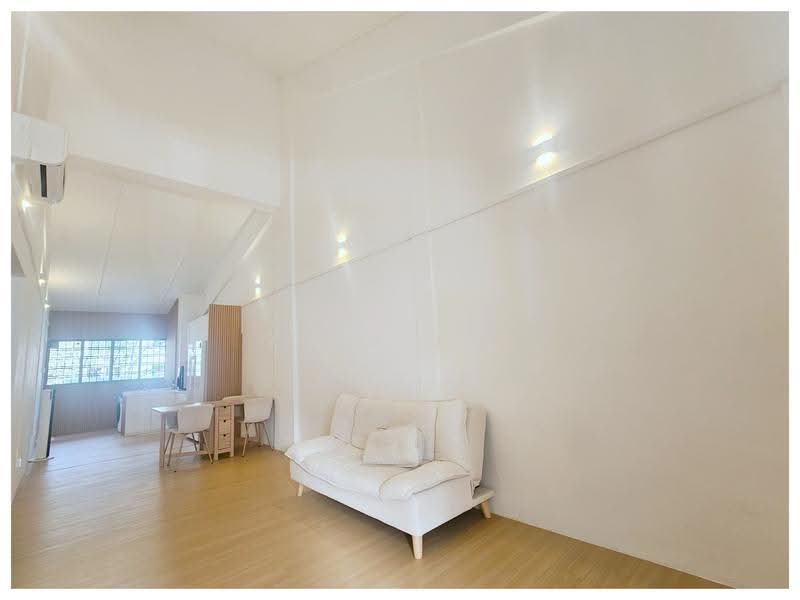 727 Ang Mo Kio Avenue 6, 727 Ang Mo Kio Avenue 6, Ang Mo Kio / Bishan / Thomson, 2 Bedrooms, 721 sqft, HDB Flat For Sale, by Gina Lee, 500281654 - Living Room - PropertyGuru.com.sg