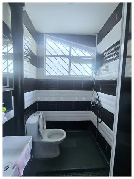 727 Ang Mo Kio Avenue 6, 727 Ang Mo Kio Avenue 6, Ang Mo Kio / Bishan / Thomson, 2 Bedrooms, 721 sqft, HDB Flat For Sale, by Gina Lee, 500281654 - Bathroom - PropertyGuru.com.sg