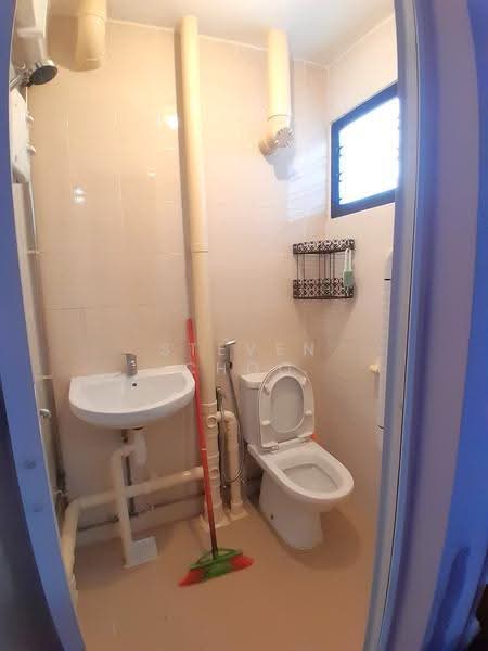 126 Ang Mo Kio Avenue 3, 126 Ang Mo Kio Avenue 3, Ang Mo Kio / Bishan / Thomson, Room Rental, 130 sqft, HDB Flat For Rent, by Steven Choo, 500281702 - Bathroom - PropertyGuru.com.sg