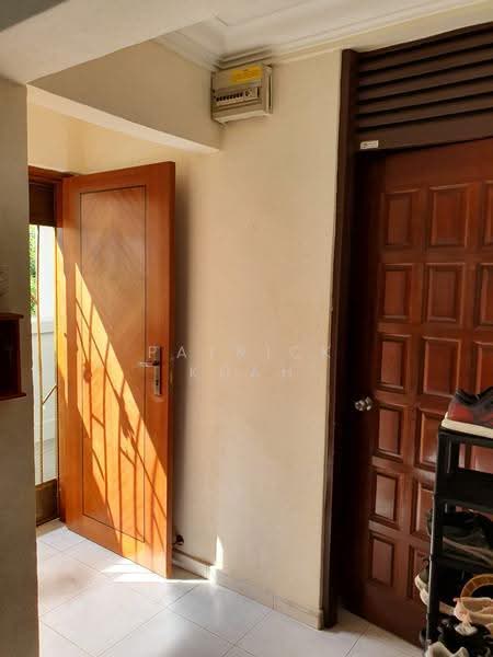 719 Bedok Reservoir Road, 719 Bedok Reservoir Road, Bedok / Upper East Coast, 3 Bedrooms, 1,593 sqft, HDB Flat For Sale, by Patrick Kuah, 500281715 - Entrance - PropertyGuru.com.sg