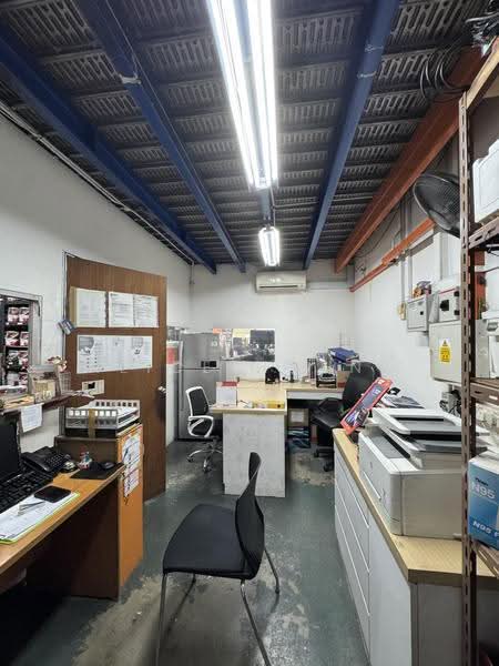 Pioneer Centre, 1 Soon Lee Street, Boon Lay / Jurong / Tuas, 1,485 sqft, Factory / Workshop (B2) For Sale, by Alice Huang, 500281725 - office area with AC - CommercialGuru.com.sg