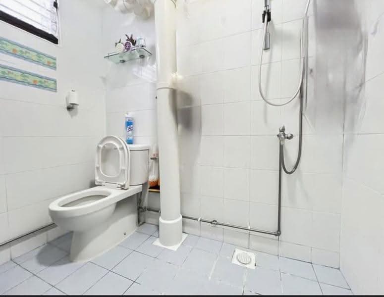 356 Clementi Avenue 2, 356 Clementi Avenue 2, Buona Vista / West Coast / Clementi New Town, 3 Bedrooms, 1,259 sqft, HDB Flat For Sale, by Owen Tan, 500281729 - Bathroom - PropertyGuru.com.sg