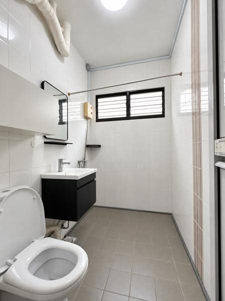 524 Hougang Avenue 6, 524 Hougang Avenue 6, Hougang / Punggol / Sengkang, 3 Bedrooms, 1,119 sqft, HDB Flat For Sale, by Keeve Ng, 500281753 - Bathroom - PropertyGuru.com.sg