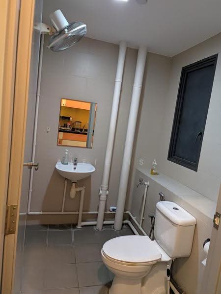 Zervex, 8 Ubi Road 2, Eunos / Geylang / Paya Lebar, 1,130 sqft, Light Industrial (B1) For Rent, by Alfie Isa, 500281764 - Bathroom - CommercialGuru.com.sg