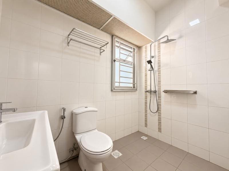 18B MacPherson Residency, 18B Circuit Road, Macpherson / Potong Pasir, 3 Bedrooms, 1,001 sqft, HDB Flat For Sale, by Howgene Leong, 500281777 - Bathroom - PropertyGuru.com.sg