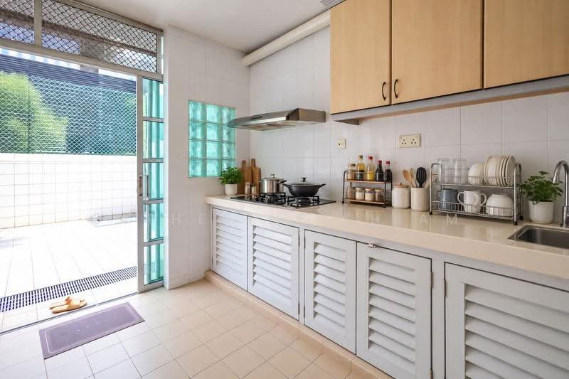 Seletar Terrace, Seleter Terrace, Seletar / Yio Chu Kang, 4 Bedrooms, 2,400 sqft, Terraced House For Sale, by Catherine Chiam, 500281782 - Kitchen - PropertyGuru.com.sg