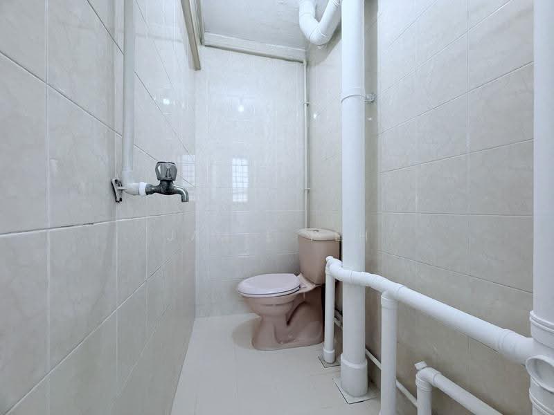 48 Lower Delta Road, 48 Lower Delta Road, Alexandra / Commonwealth, 1 Bedroom, 463 sqft, HDB Flat For Sale, by Jamie Peh, 500281808 - Bathroom - PropertyGuru.com.sg