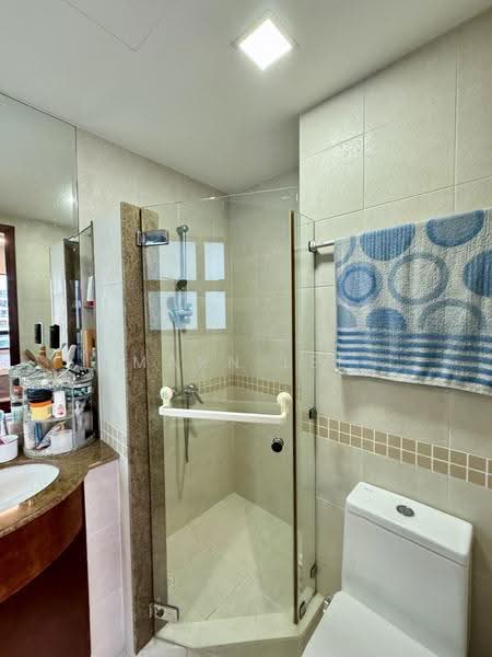 Woodsvale, 5 Woodlands Drive 72, Admiralty / Woodlands, 3 Bedrooms, 1,281 sqft, Condominium For Sale, by Marn Lee, 500281809 - Master Bathroom - PropertyGuru.com.sg