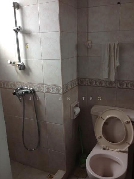 Springvale, 907 East Coast Road, East Coast / Marine Parade, 3 Bedrooms, 1,109 sqft, Apartment For Rent, by Julian Teo, 500281811 - Bathroom - PropertyGuru.com.sg