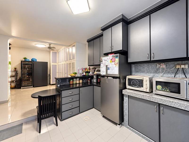 **LANDED7772@** D19 Charlton Park Near Serangoon MRT, Hougang / Punggol / Sengkang, 4 Bedrooms, 2,200 sqft, Terraced House For Sale, by Geryl Lim, 500281840 - Kitchen - PropertyGuru.com.sg