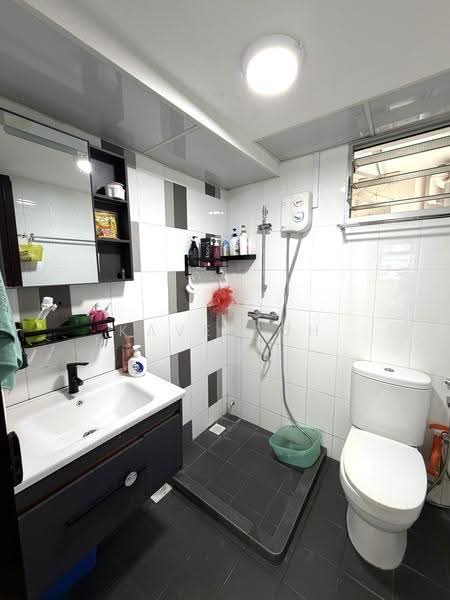 468A Fernvale Link, 468A Fernvale Link, Seletar / Yio Chu Kang, 4 Bedrooms, 1,216 sqft, HDB Flat For Sale, by Kaven Oh, 500281849 - Bathroom 2 - PropertyGuru.com.sg