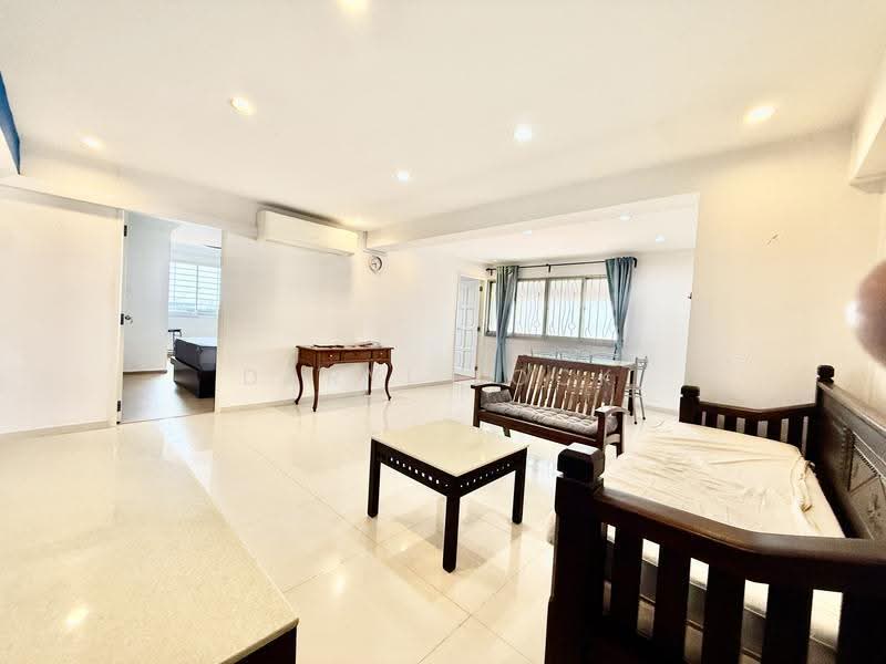 25 Chai Chee Road, 25 Chai Chee Road, Bedok / Upper East Coast, 3 Bedrooms, 1,120 sqft, HDB Flat For Rent, by Daryl Lock, 500281866 - Living Room - PropertyGuru.com.sg