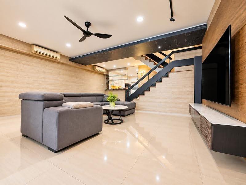 **LANDED7772@** D19 Kovan Renovated Home Near Amenities, Hougang / Punggol / Sengkang, 4 Bedrooms, 2,700 sqft, Terraced House For Sale, by Geryl Lim, 500281883 - Living Room - PropertyGuru.com.sg