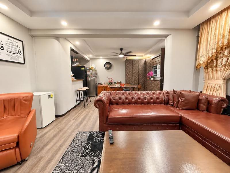 902 Jurong West Street 91, 902 Jurong West Street 91, Boon Lay / Jurong / Tuas, 3 Bedrooms, 1,120 sqft, HDB Flat For Sale, by Faizal Rahim, 500281900 - Living Room - PropertyGuru.com.sg