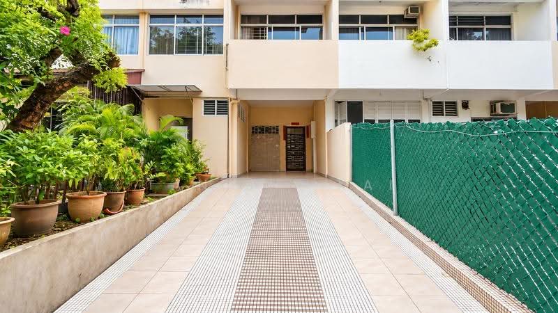 Rare Well Sized 3 Storey Terrace with Great Privacy. Mins Walk to MRT., Shelford Road, Newton / Novena, 4 Bedrooms, 3,000 sqft, Terraced House For Sale, by Tan Shi Kai, 500281907 - PropertyGuru.com.sg