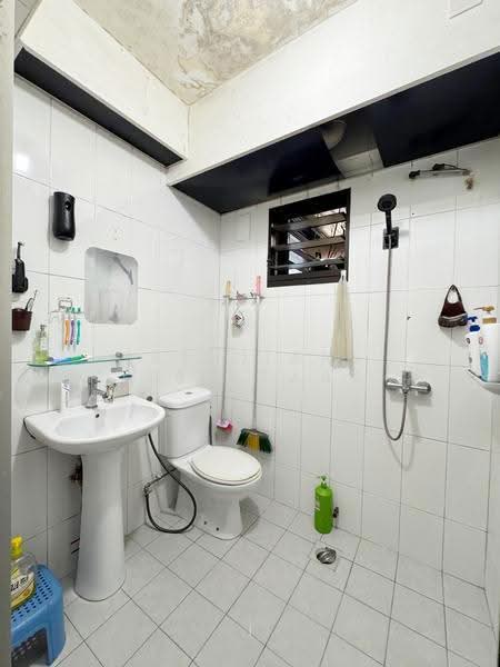 166B Teck Whye Crescent, 166B Teck Whye Crescent, Dairy Farm / Bukit Panjang / Choa Chu Kang, 2 Bedrooms, 732 sqft, HDB Flat For Sale, by Risdian Isbintara, 500281953 - Bathroom - PropertyGuru.com.sg
