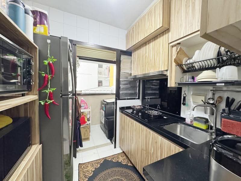 166B Teck Whye Crescent, 166B Teck Whye Crescent, Dairy Farm / Bukit Panjang / Choa Chu Kang, 2 Bedrooms, 732 sqft, HDB Flat For Sale, by Risdian Isbintara, 500281953 - Kitchen - PropertyGuru.com.sg
