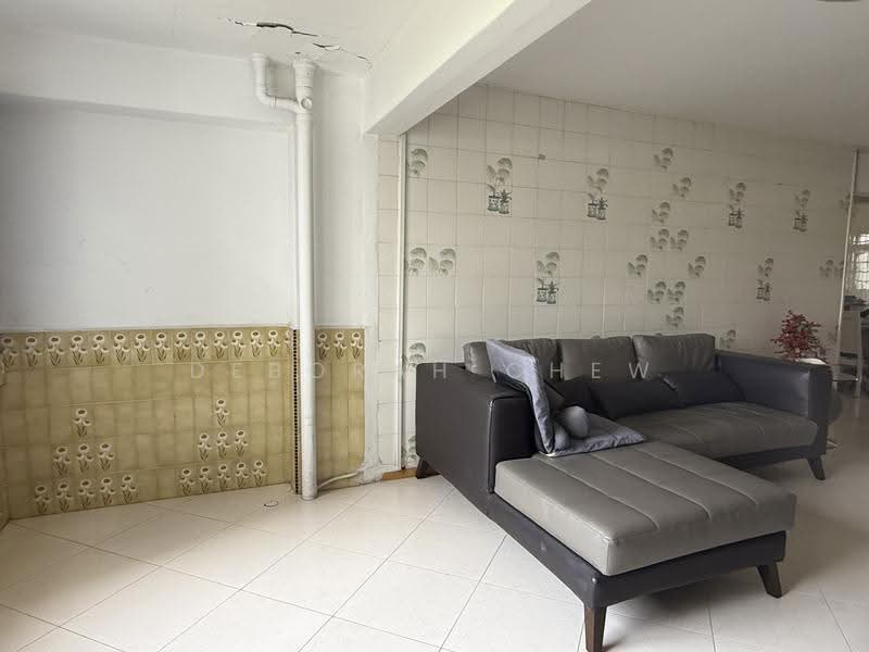 621 Bedok Reservoir Road, 621 Bedok Reservoir Road, Bedok / Upper East Coast, 3 Bedrooms, 1,302 sqft, HDB Flat For Sale, by Deborah Chew, 500281970 - Living Room - PropertyGuru.com.sg