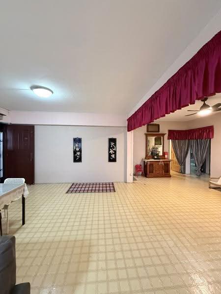 453 Jurong West Street 42, 453 Jurong West Street 42, Boon Lay / Jurong / Tuas, 3 Bedrooms, 1,432 sqft, HDB Flat For Sale, by SQ Raudha, 500281973 - Living Room - PropertyGuru.com.sg