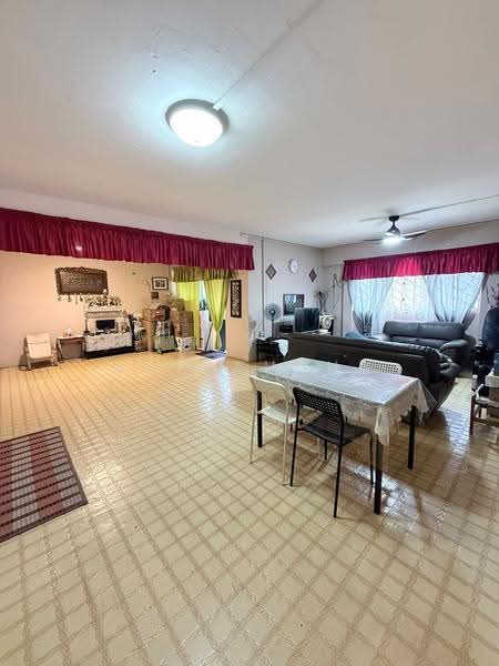 453 Jurong West Street 42, 453 Jurong West Street 42, Boon Lay / Jurong / Tuas, 3 Bedrooms, 1,432 sqft, HDB Flat For Sale, by SQ Raudha, 500281973 - Living Room - PropertyGuru.com.sg
