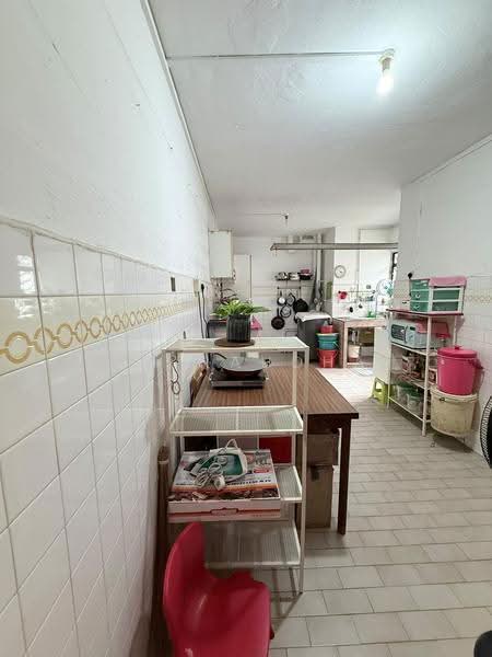 453 Jurong West Street 42, 453 Jurong West Street 42, Boon Lay / Jurong / Tuas, 3 Bedrooms, 1,432 sqft, HDB Flat For Sale, by SQ Raudha, 500281973 - Kitchen - PropertyGuru.com.sg