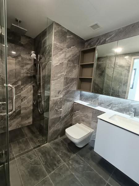 Sengkang Grand Residences, 74 Compassvale Bow, Hougang / Punggol / Sengkang, 2 Bedrooms, 764 sqft, Condominium For Rent, by Evelyn Chin, 500281978 - Bathroom - PropertyGuru.com.sg