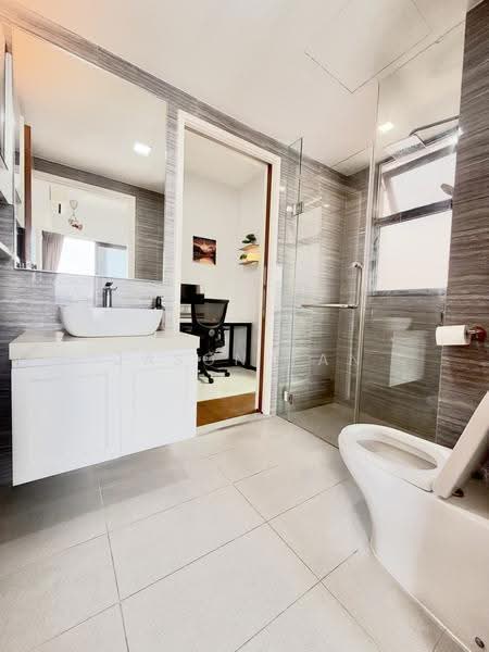 Kovan Regency, 2 Kovan Rise, Hougang / Punggol / Sengkang, 2 Bedrooms, 689 sqft, Condominium For Sale, by Jason Tan, 500281995 - Bathroom - PropertyGuru.com.sg