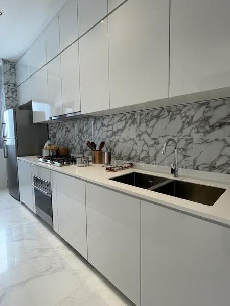 Queens Peak, 1 Dundee Road, Alexandra / Commonwealth, 5 Bedrooms, 4,715 sqft, Condominium For Sale, by Ann Marie Ee, 500282015 - Functional Kitchen - PropertyGuru.com.sg