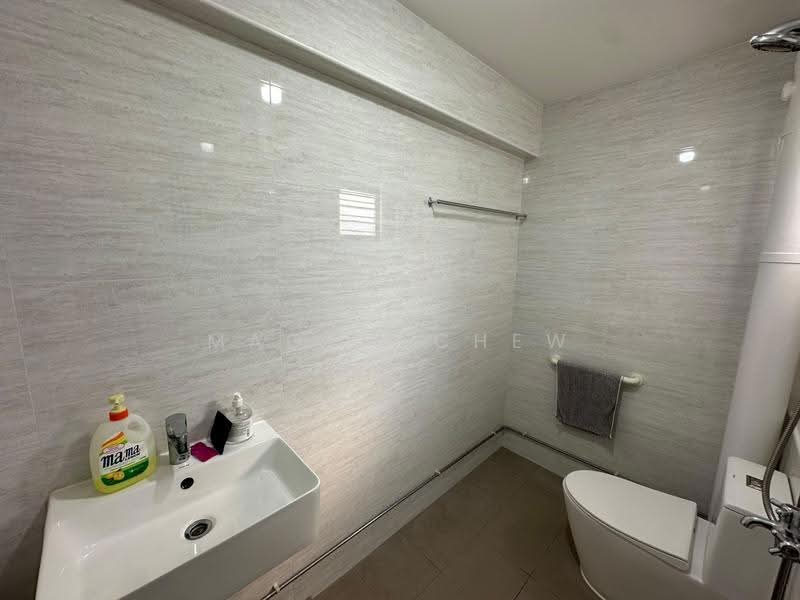 142 Simei Street 2, 142 Simei Street 2, Pasir Ris / Tampines, 3 Bedrooms, 1,313 sqft, HDB Flat For Rent, by Magon Chew, 500282050 - Bathroom - PropertyGuru.com.sg