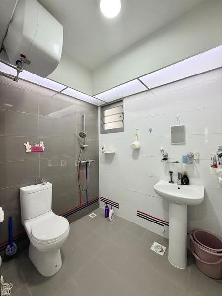 356B Anchorvale Lane, 356B Anchorvale Lane, Hougang / Punggol / Sengkang, 3 Bedrooms, 1,001 sqft, HDB Flat For Sale, by Eddie Xiao, 500282071 - Bathroom - PropertyGuru.com.sg