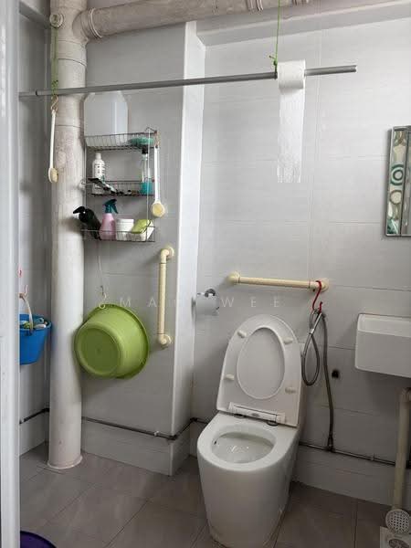 259 Bukit Panjang Ring Road, 259 Bukit Panjang Ring Road, Dairy Farm / Bukit Panjang / Choa Chu Kang, 3 Bedrooms, 1,227 sqft, HDB Flat For Sale, by Mac Wee, 500282077 - Bathroom - PropertyGuru.com.sg