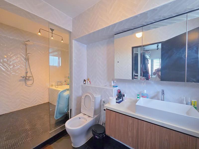 Laguna Park, 5000E Marine Parade Road, East Coast / Marine Parade, 3 Bedrooms, 1,615 sqft, Condominium For Sale, by Nicholas Lim, 500282084 - Bathroom - PropertyGuru.com.sg