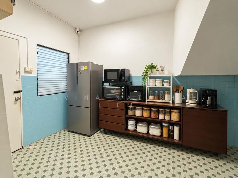 Kim lin park, One Tree Hill Road, Tanglin / Holland / Bukit Timah, 5 Bedrooms, 3,000 sqft, Semi-Detached House For Sale, by Lavina Natasha Liem, 500282097 - Kitchen - PropertyGuru.com.sg