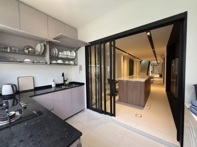 Jalan rindu, Jalan rindu, Hougang / Punggol / Sengkang, 7 Bedrooms, 5,000 sqft, Terraced House For Sale, by Lavina Natasha Liem, 500282115 - Kitchen - PropertyGuru.com.sg